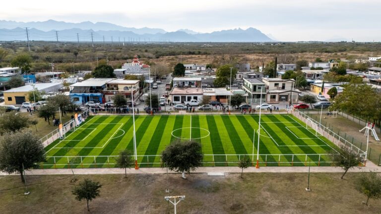 ¡GOOOL QUE SE GRITA CON EL ALMA! Carlos Rodríguez “El Cuate” mete gol de obra y estrena cancha de primer nivel 🧡