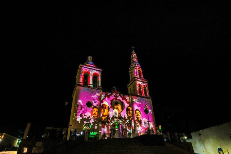 RECONOCE DAVID DE LA PEÑA A LOS TIGRES DEL NORTE COMO EMBAJADORES DE PROMOCIÓN TURÍSTICA DE SANTIAGO EN EL MUNDO DURANTE EL ANUNCIO DEL FESTIVAL VIVE MÉXICO