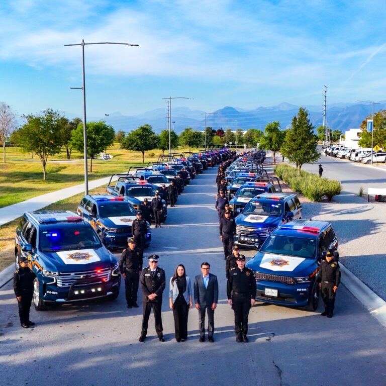 De 9 patrullas a más de 100: Mónica entrega 35 y toma las calles en Juárez