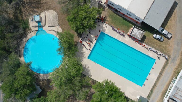 Reabre alberca tras años cerrada… ahora sí, “El Cuate” la pone a jalar en Semana Santa en Cadereyta