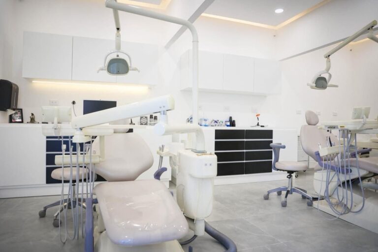 Esthetic & Cosmetic Dentistry abre en Santiago; acuden David de la Peña y Olga Villalón a inauguración