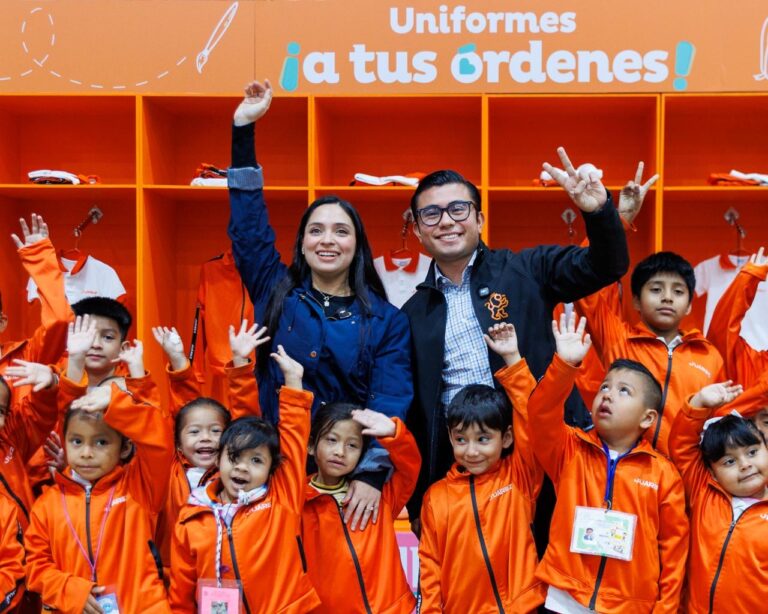 ¡ABREN REGISTRO PARA UNIFORMES GRATIS EN JUÁREZ! OJO MAMÁS Y PAPÁS