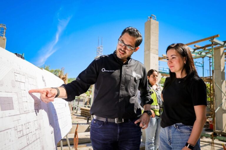 DAVID DE LA PEÑA Y OLGA AMALIA SUPERVISAN AVANCE DEL NUEVO CENTRO INTEGRAL DE CUIDADOS DIF SANTIAGO