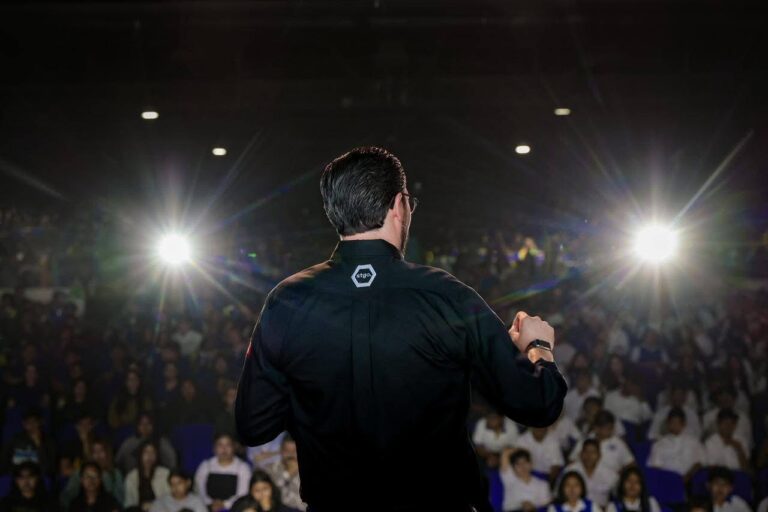 David de la Peña no solo celebró a la juventud… les recordó que en Santiago tienen un aliado.