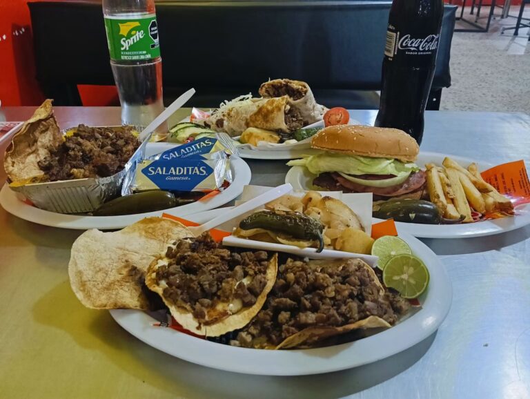 TACOS EL CHINO: DE UN ANTOJO A UN LUGAR QUE YA ES PARTE DE CADEREYTA